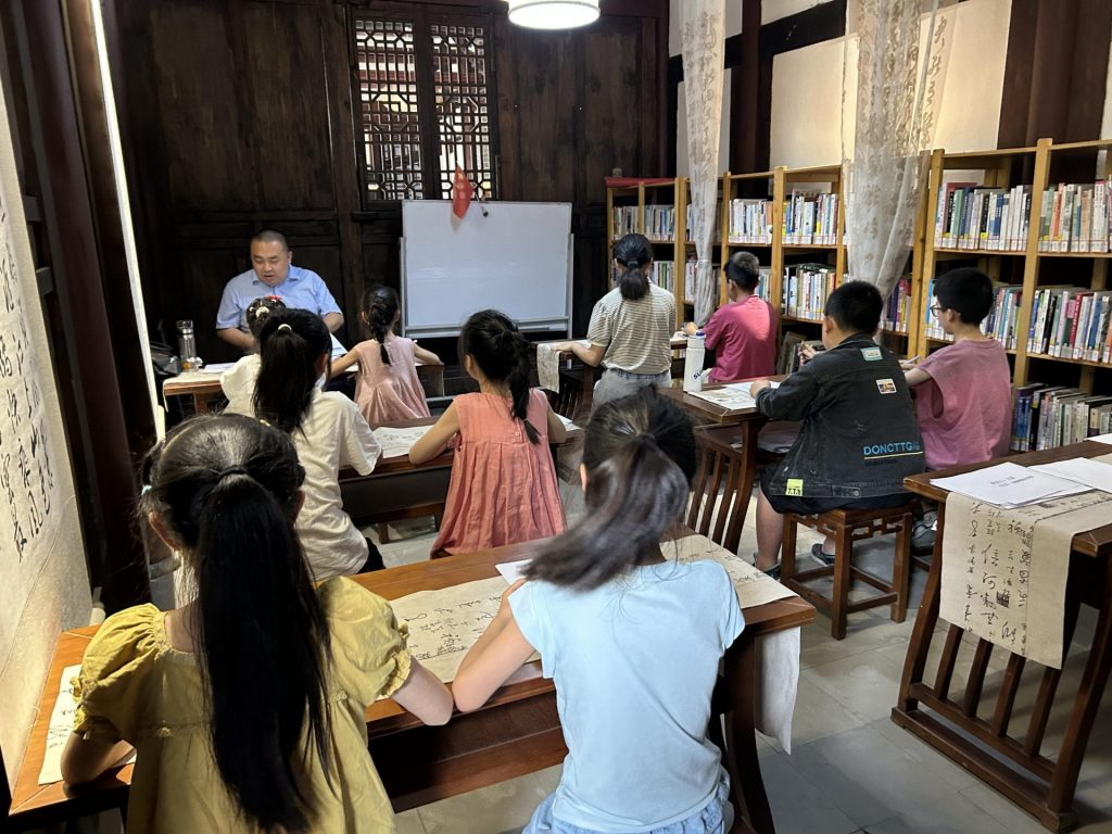 “乐动蓉城”天府书法院名师带少儿玩转沉浸式书法美育课堂