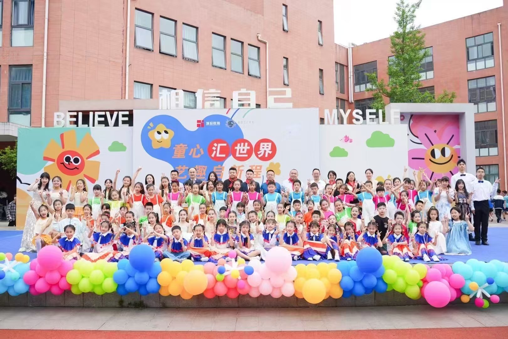 成都天府书法院副院长何晓巍助力成都万汇学校第五届艺术节 共绘美育新篇章