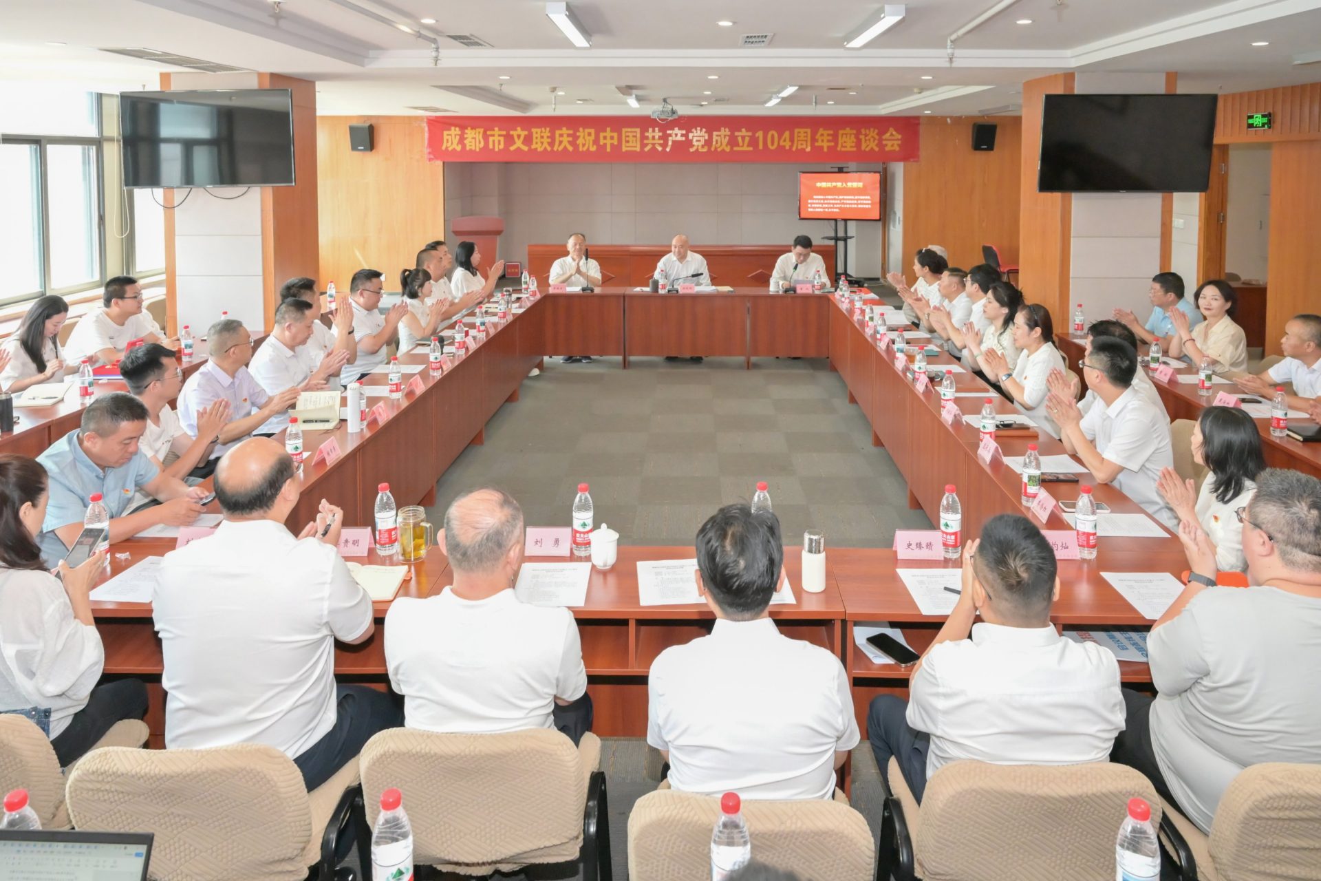 成都天府书画院联合党支部书记何晓巍获评市文联2025年度优秀党务工作者